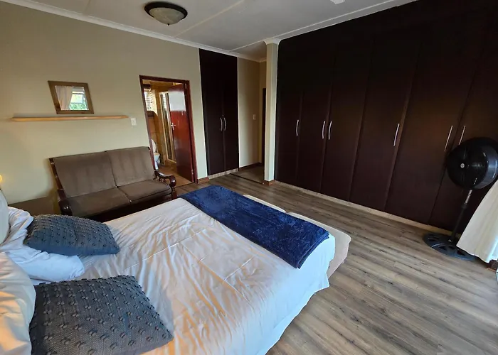 Shale Beach House: 3-Bedroom House With Private Beach Access.